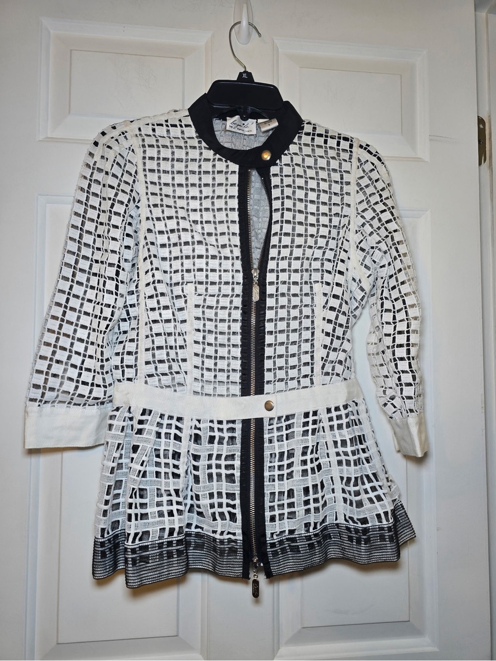 Beguilé by Byron Lars White Peplem Cut Out Lace Jacket Sz 6 Zipper Black Piping